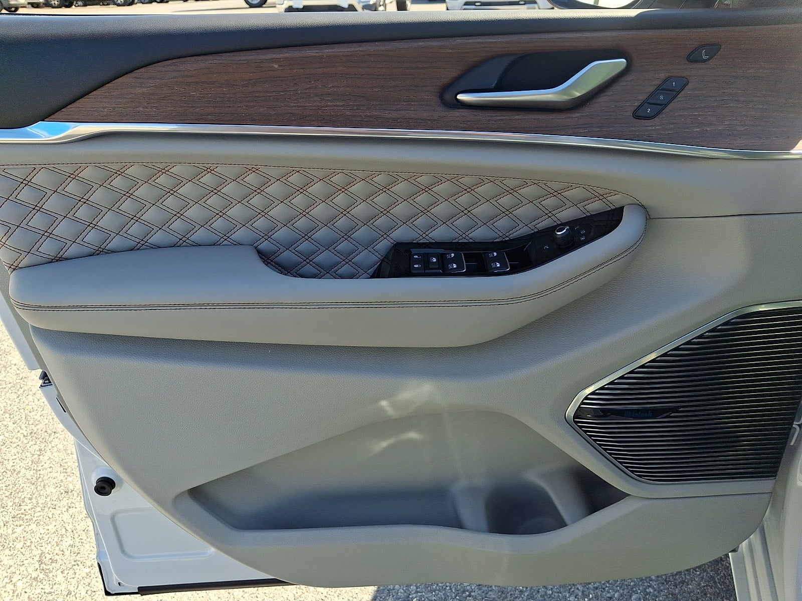 2022 Jeep Grand Cherokee Summit