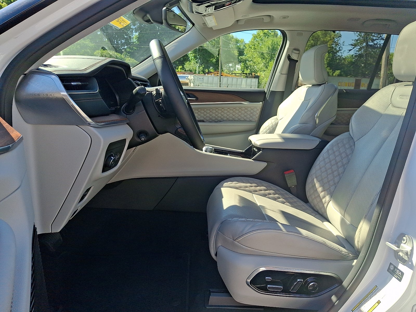 2022 Jeep Grand Cherokee Summit